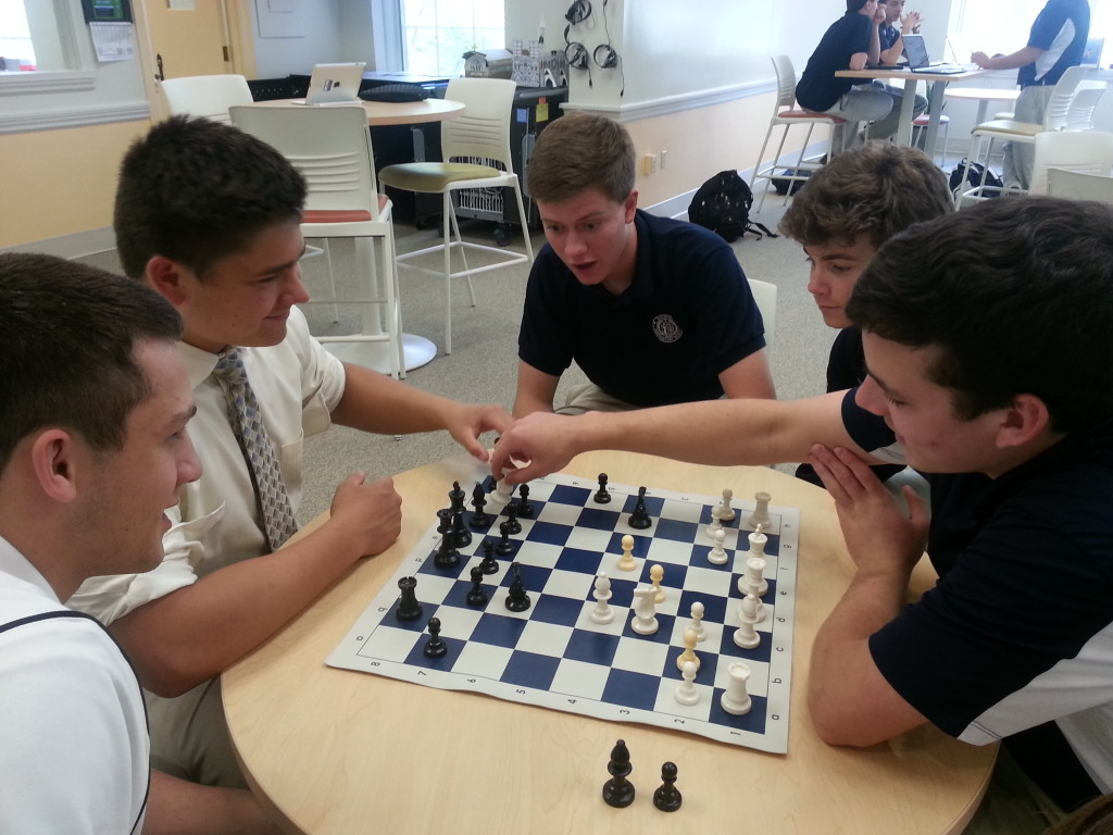 Underclassmen in fierce chess competition / M. Lanetti